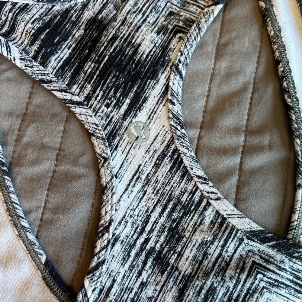 Lululemon Black and White Geometric Activewear Top - Picture 3 of 3